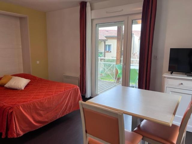 Les Bords De L'Aveyron Aparthotel Negrepelisse Exterior photo